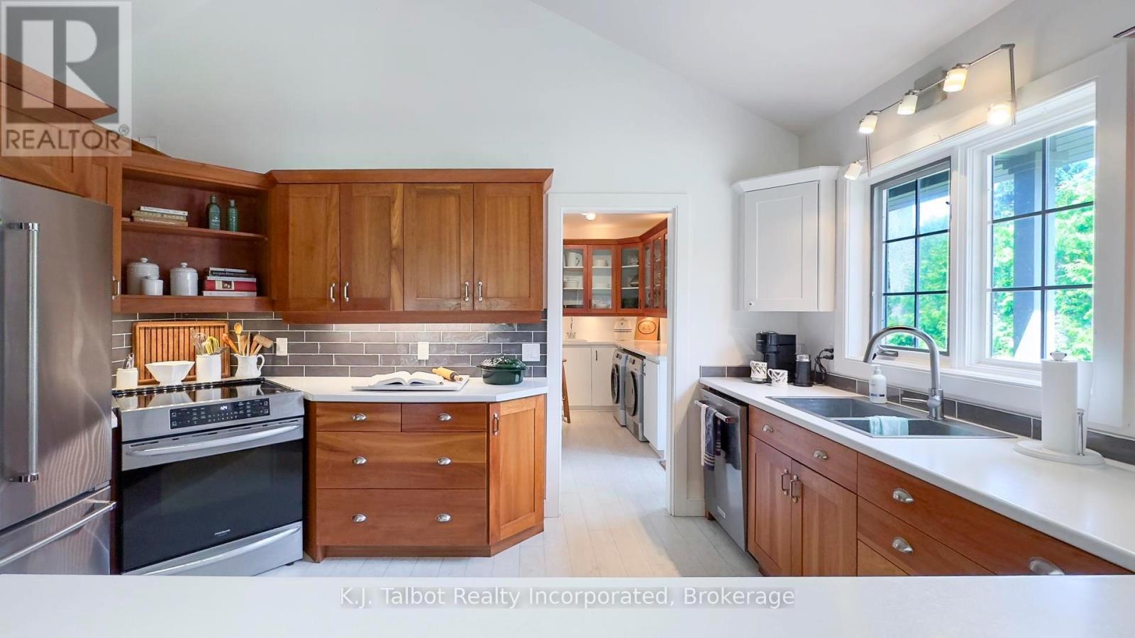 16 Chiniquy Street, Bluewater (Bayfield), Ontario  N0M 1G0 - Photo 12 - X12812242