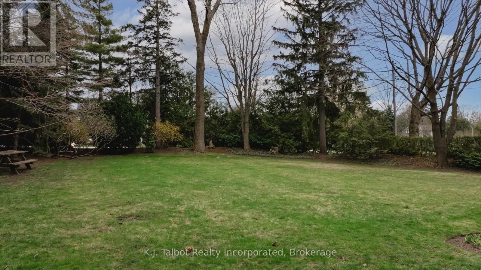 16 Chiniquy Street, Bluewater (Bayfield), Ontario  N0M 1G0 - Photo 8 - X12812242