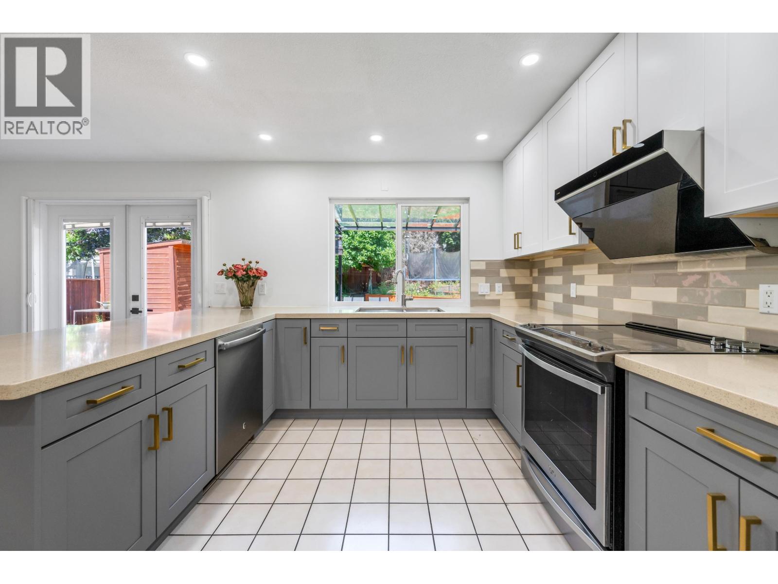 2507 Ashurst Avenue, Coquitlam, British Columbia  V3K 5T5 - Photo 5 - R3092373