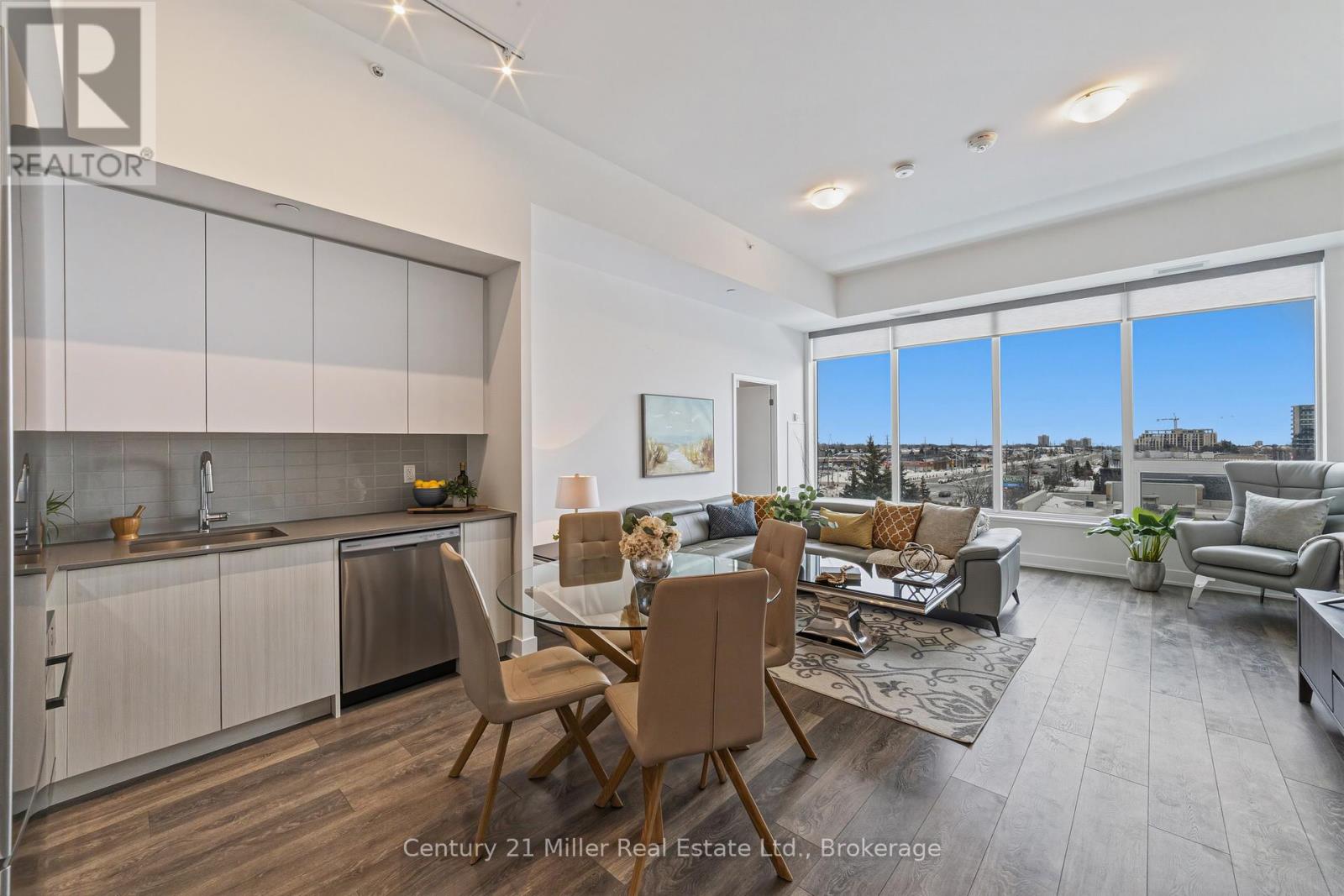 320 - 297 Oak Walk Drive, Oakville, Ontario  L6H 3R6 - Photo 12 - W12812306