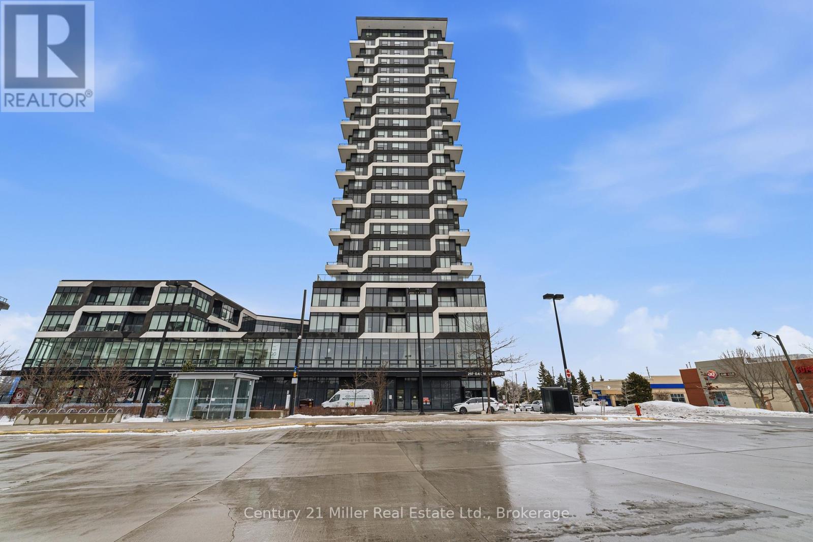 320 - 297 Oak Walk Drive, Oakville, Ontario  L6H 3R6 - Photo 2 - W12812306