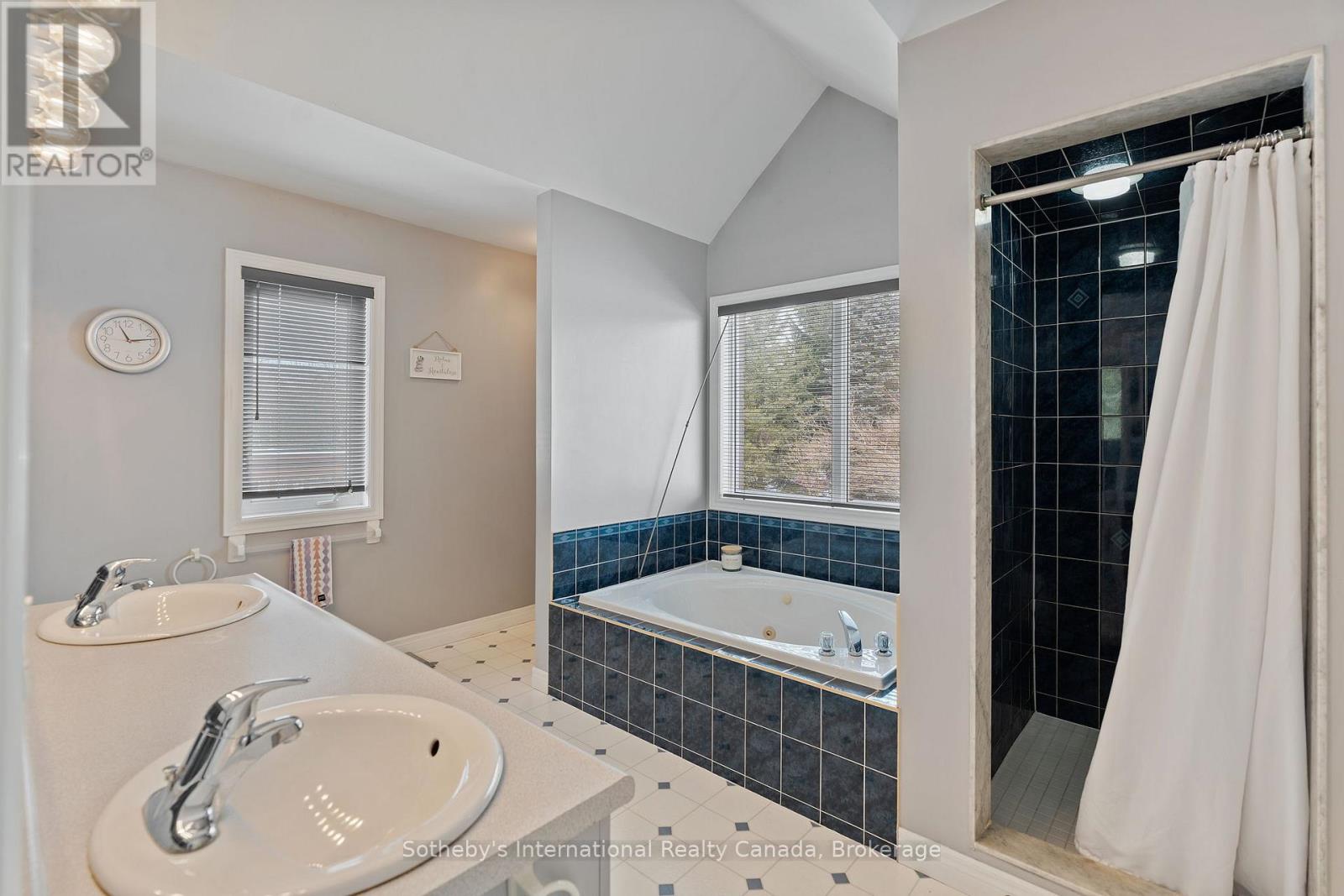 2091 Country Lane Court, Milton, Ontario  L0P 1J0 - Photo 20 - W12812318