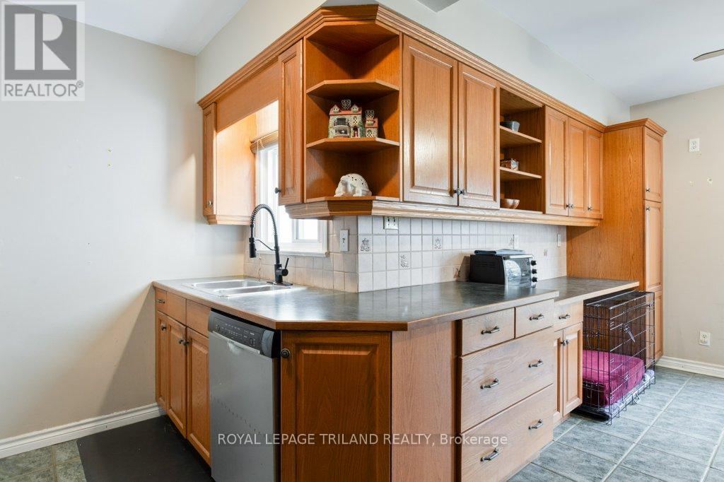 40 St George Street, St. Thomas, Ontario  N5P 2L1 - Photo 10 - X12812138