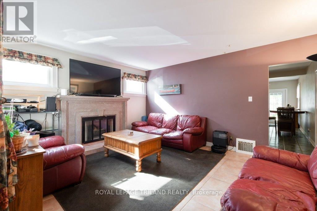 40 St George Street, St. Thomas, Ontario  N5P 2L1 - Photo 2 - X12812138