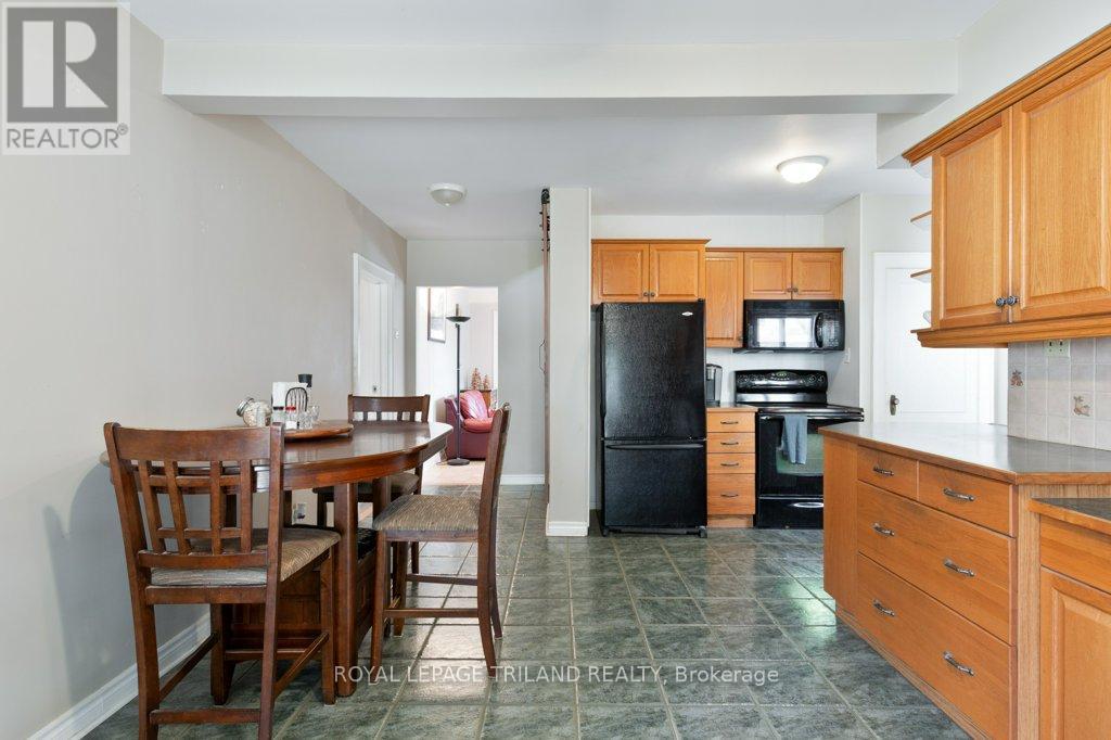 40 St George Street, St. Thomas, Ontario  N5P 2L1 - Photo 6 - X12812138