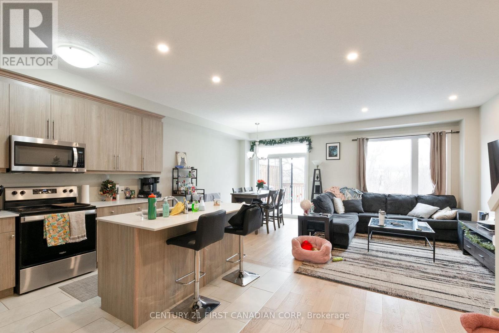 66 - 177 Edgevalley Road, London East, Ontario  N5V 0C5 - Photo 5 - X12812284