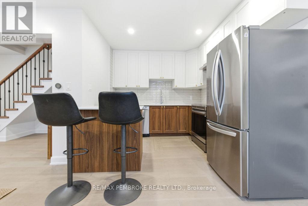 131 Patrick Avenue, Renfrew, Ontario  K7V 3H3 - Photo 14 - X12812160