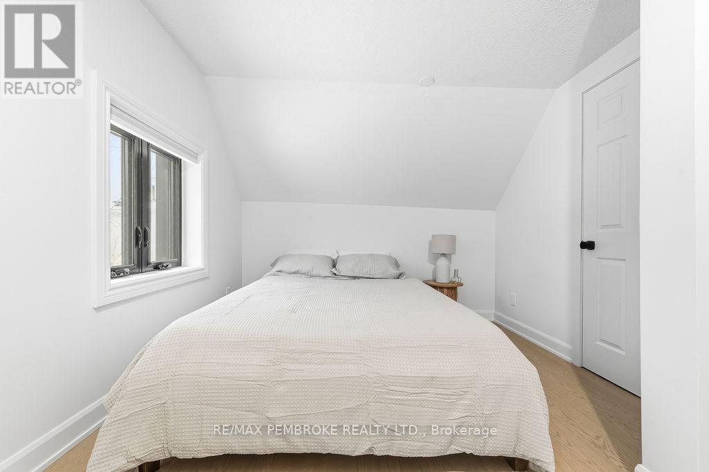 131 Patrick Avenue, Renfrew, Ontario  K7V 3H3 - Photo 21 - X12812160