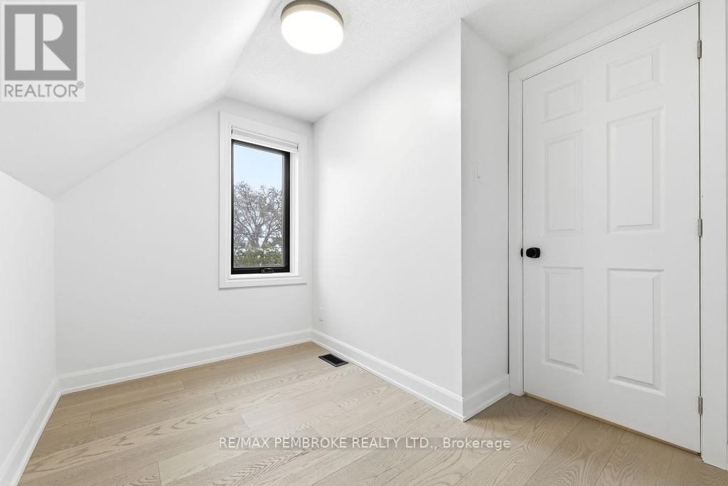 131 Patrick Avenue, Renfrew, Ontario  K7V 3H3 - Photo 27 - X12812160