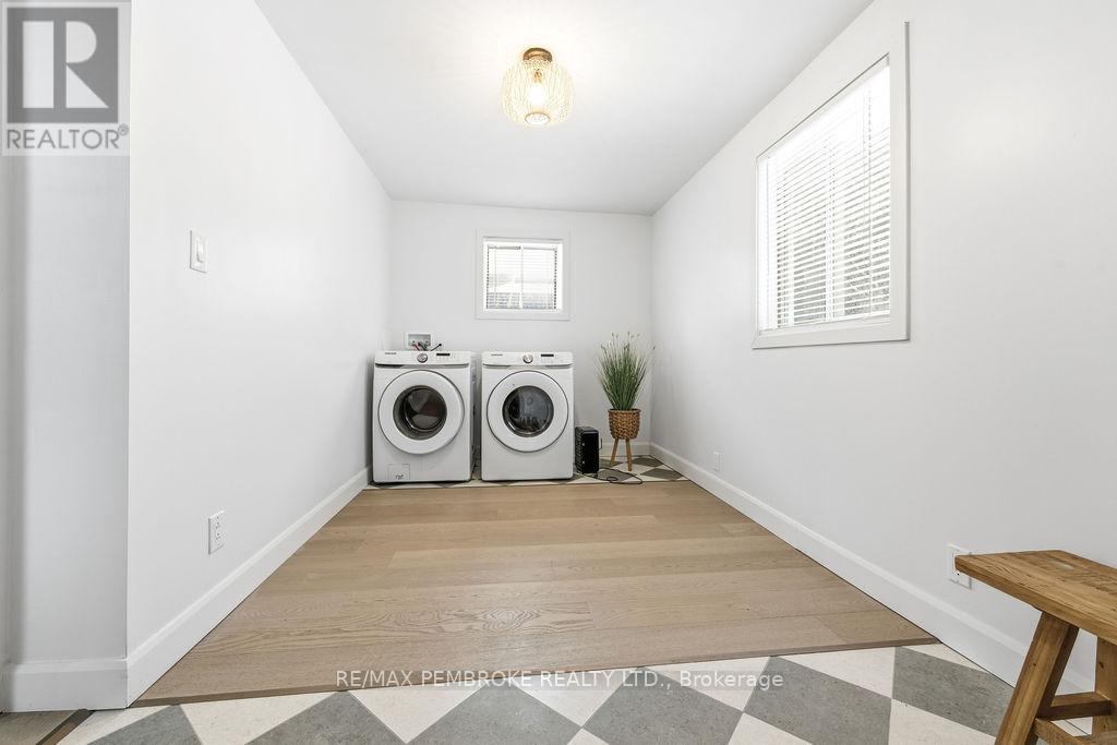 131 Patrick Avenue, Renfrew, Ontario  K7V 3H3 - Photo 7 - X12812160