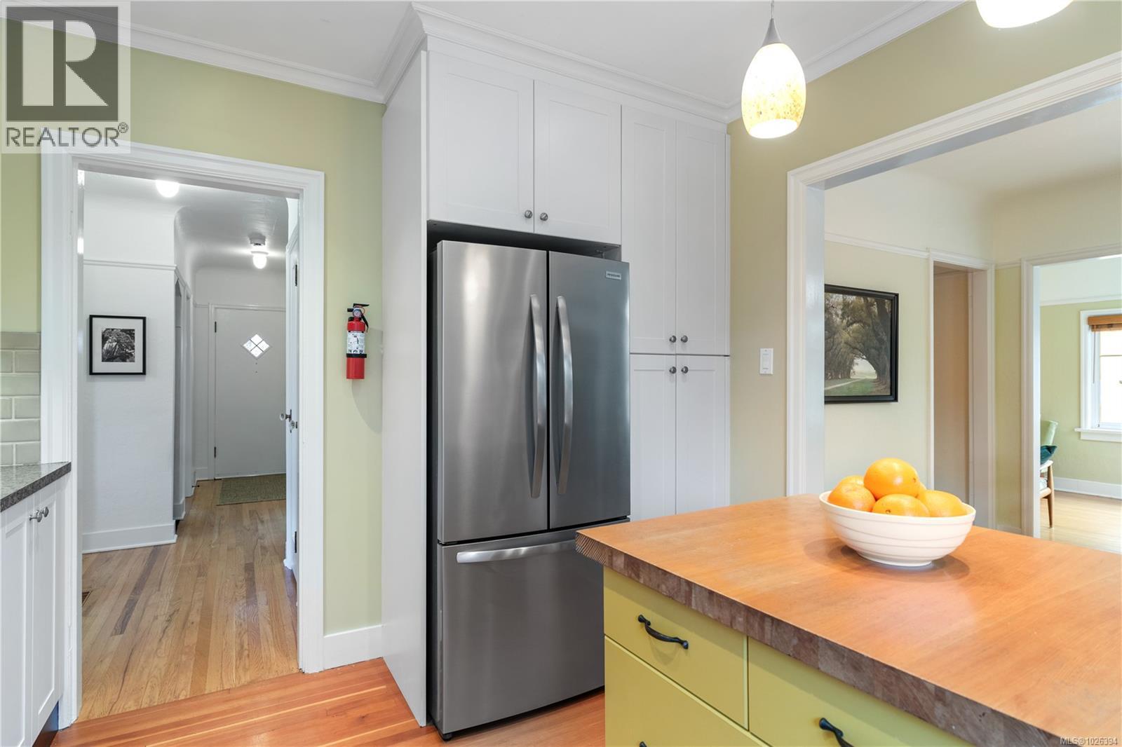 1020 Falkland Rd, Oak Bay, British Columbia  V8S 4M2 - Photo 15 - 1026394