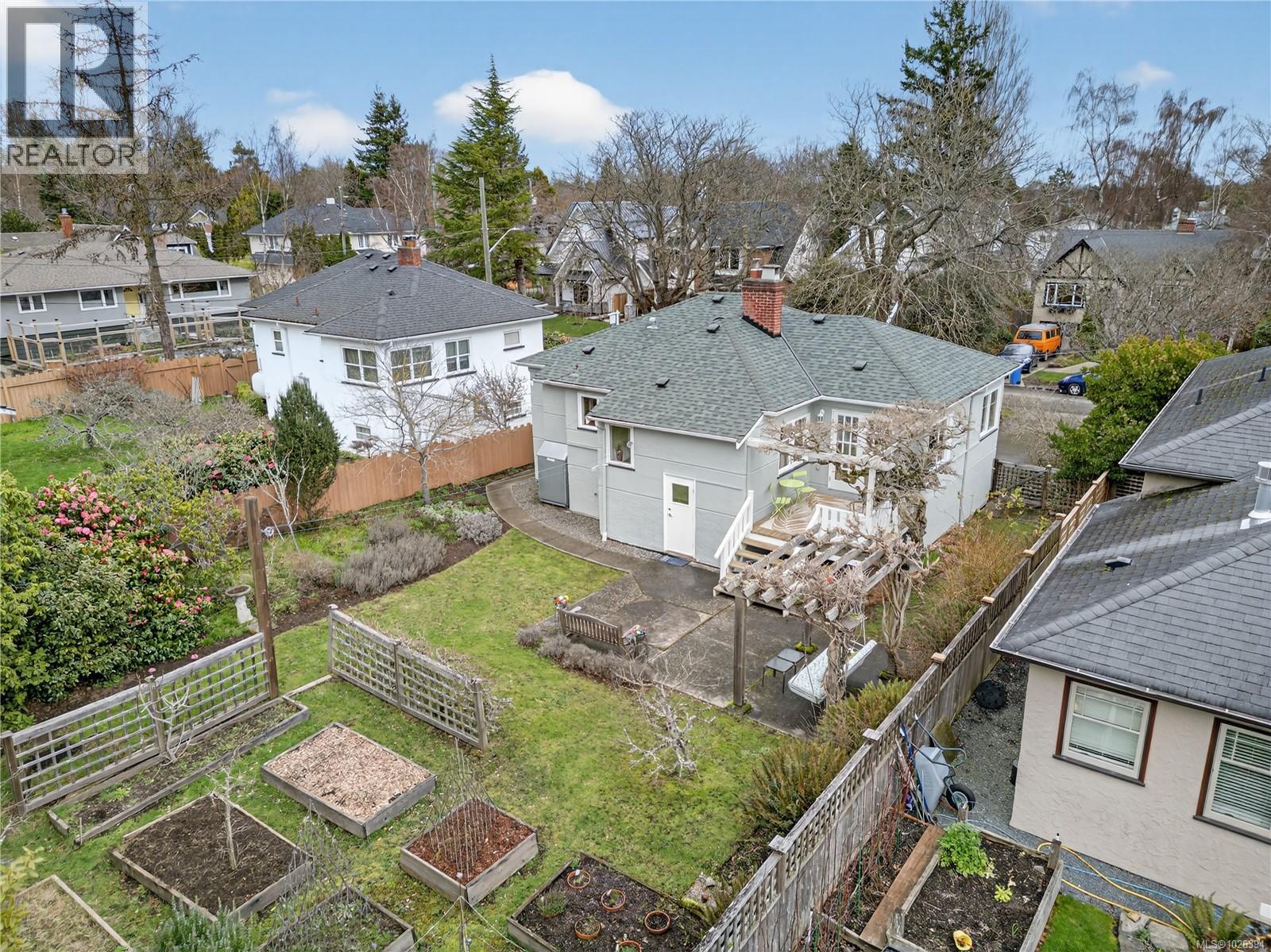 1020 Falkland Rd, Oak Bay, British Columbia  V8S 4M2 - Photo 30 - 1026394