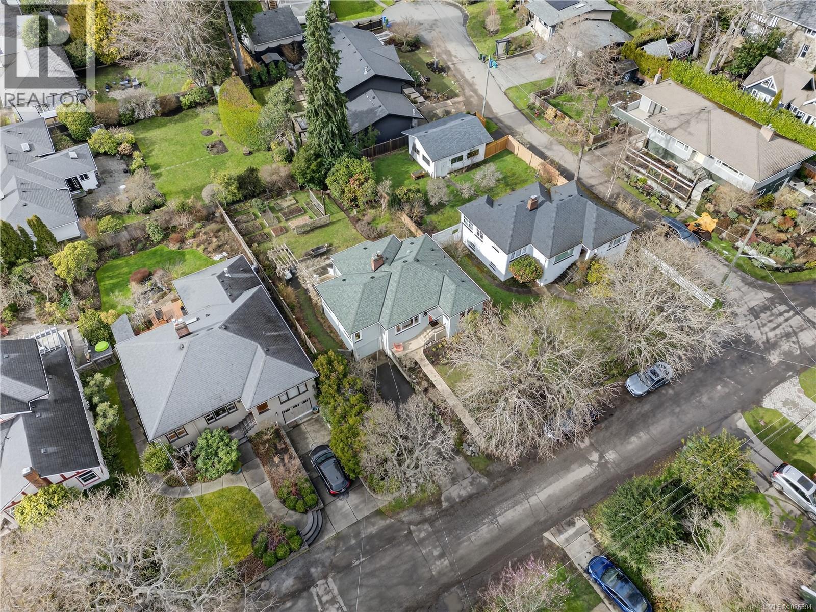 1020 Falkland Rd, Oak Bay, British Columbia  V8S 4M2 - Photo 31 - 1026394