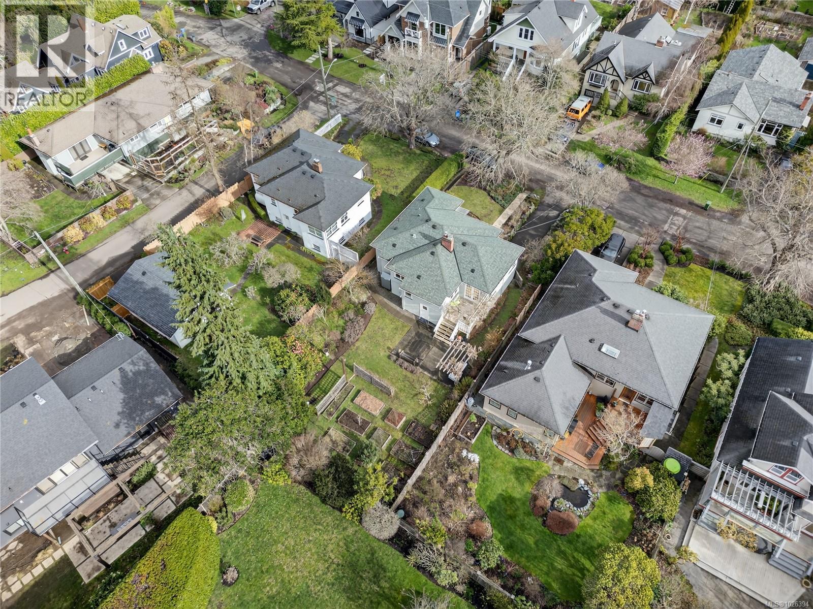 1020 Falkland Rd, Oak Bay, British Columbia  V8S 4M2 - Photo 32 - 1026394