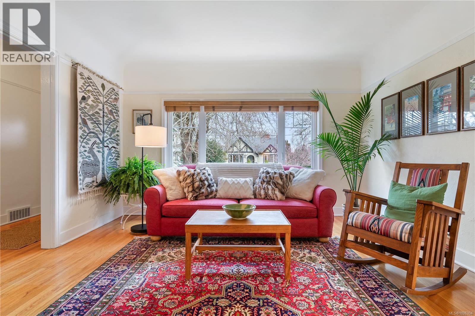 1020 Falkland Rd, Oak Bay, British Columbia  V8S 4M2 - Photo 5 - 1026394