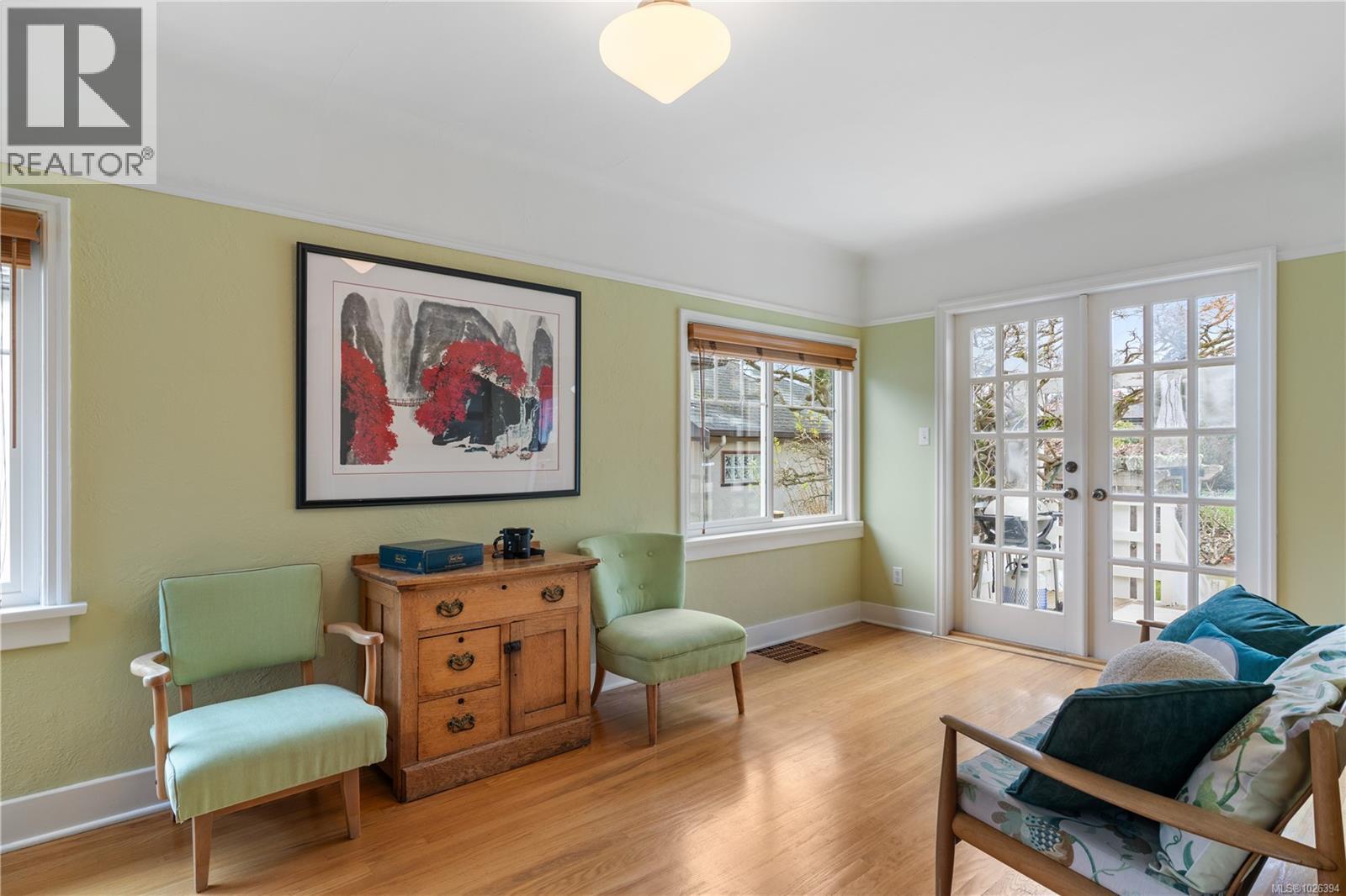 1020 Falkland Rd, Oak Bay, British Columbia  V8S 4M2 - Photo 9 - 1026394