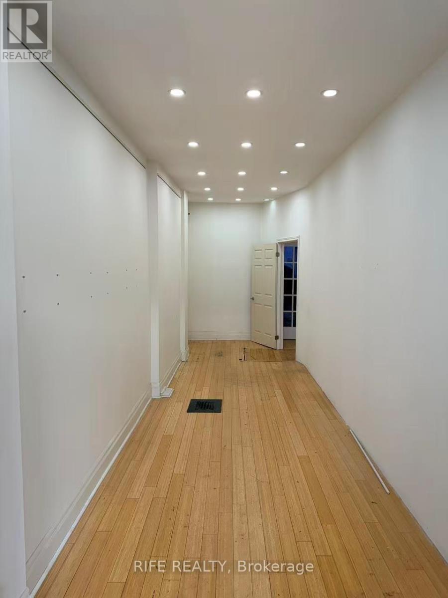 2615 Yonge Street, Toronto, Ontario  M4P 2J1 - Photo 3 - C12650678