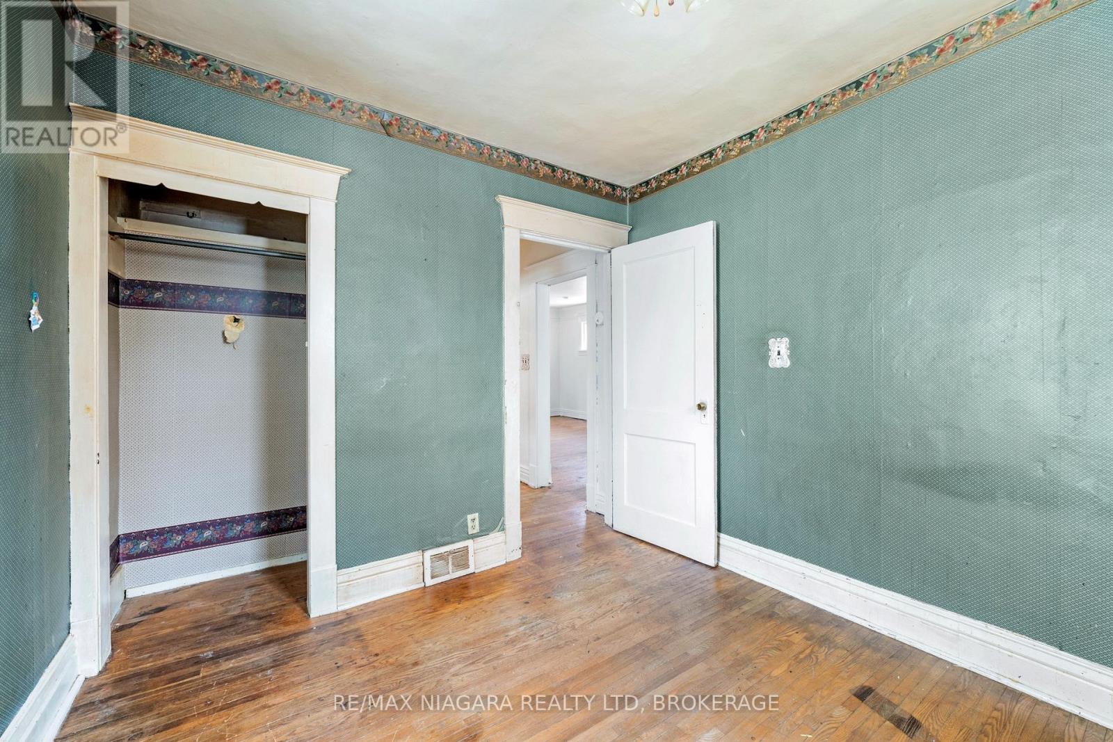 6437 Culp Street, Niagara Falls, Ontario L2G 2C2 - Photo 6 - X12812204