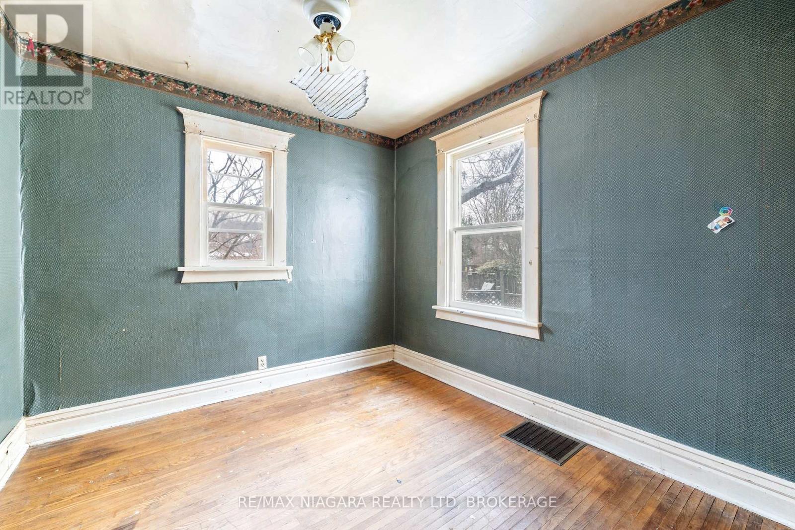 6437 Culp Street, Niagara Falls, Ontario L2G 2C2 - Photo 7 - X12812204