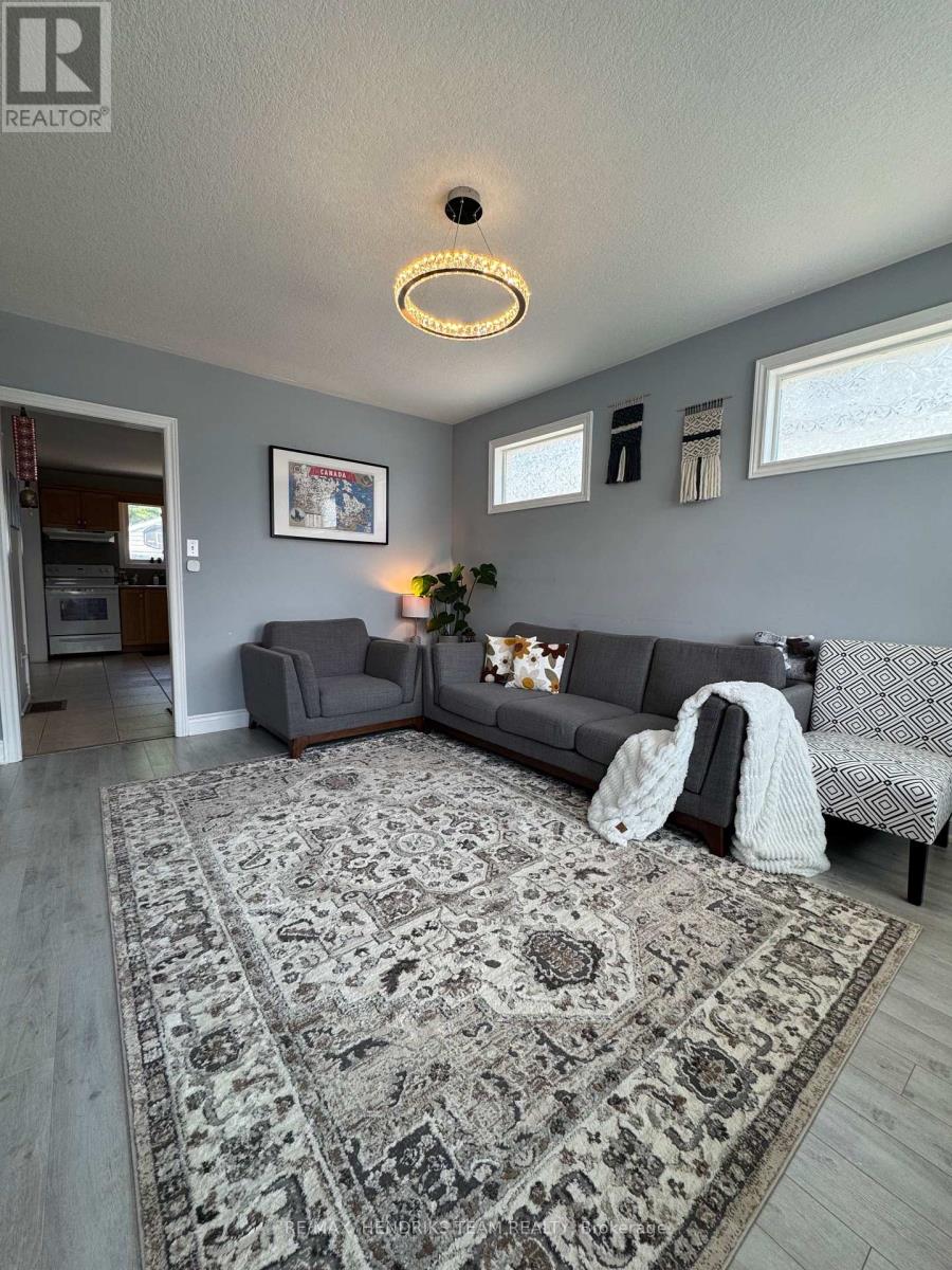 91 Page Street, St. Catharines, Ontario  L2R 4A8 - Photo 6 - X12812322