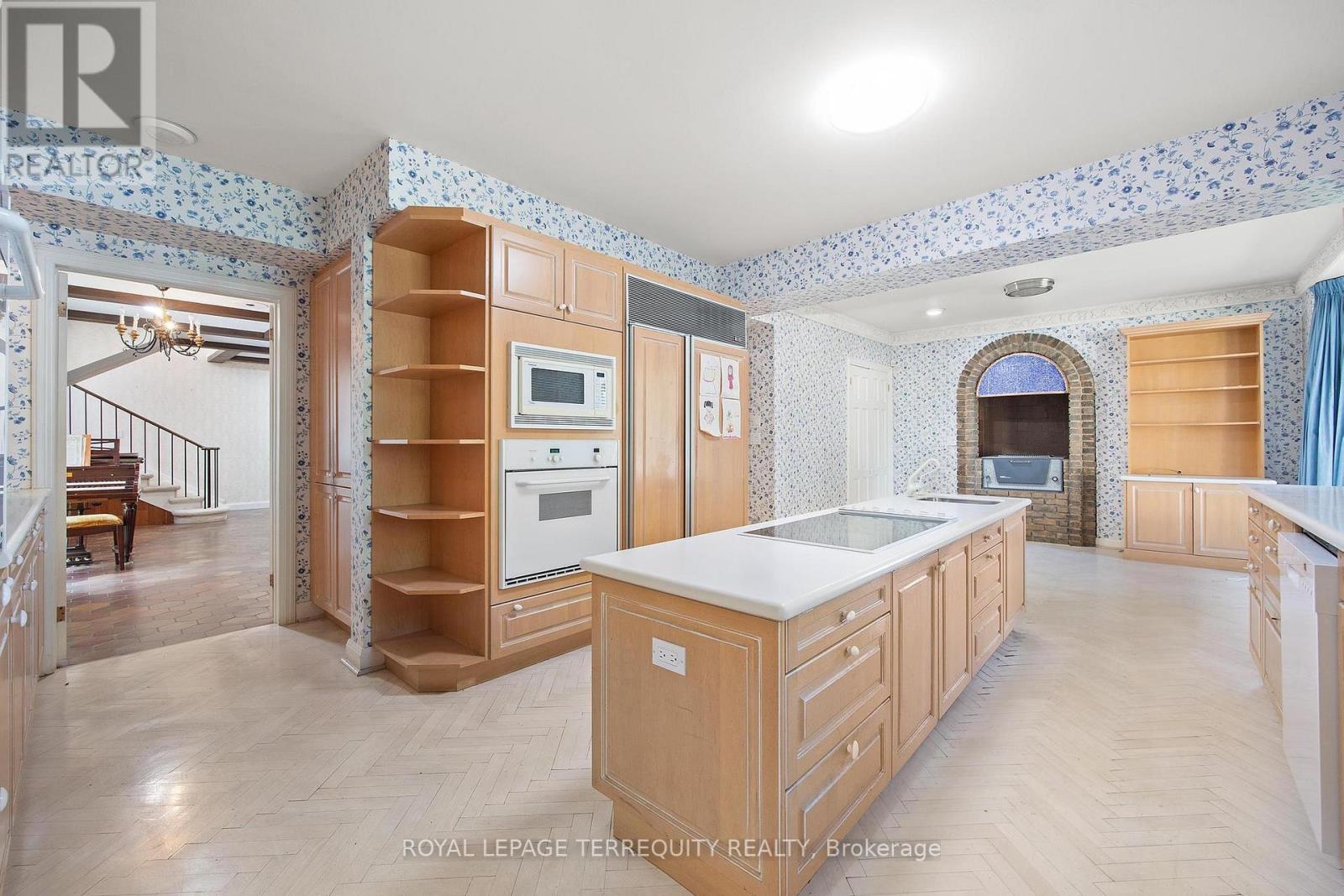 2 Chieftain Crescent, Toronto, Ontario  M2L 2H4 - Photo 11 - C12812110