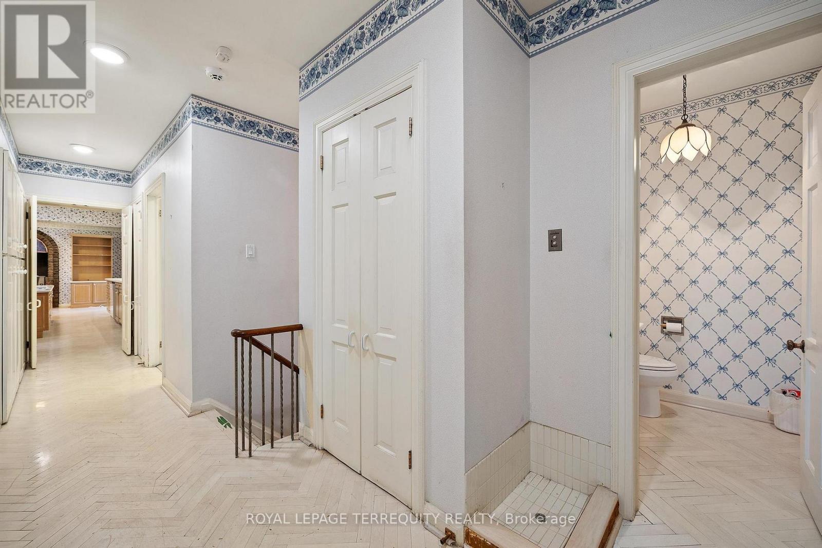 2 Chieftain Crescent, Toronto, Ontario  M2L 2H4 - Photo 24 - C12812110