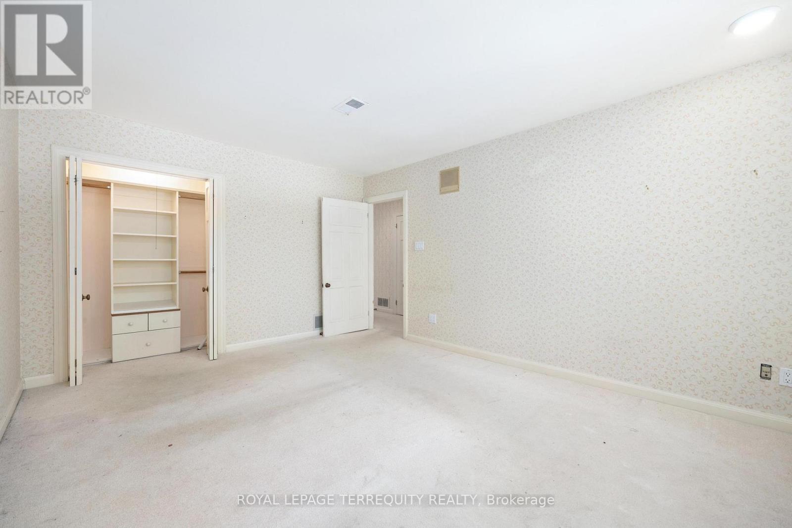 2 Chieftain Crescent, Toronto, Ontario  M2L 2H4 - Photo 33 - C12812110