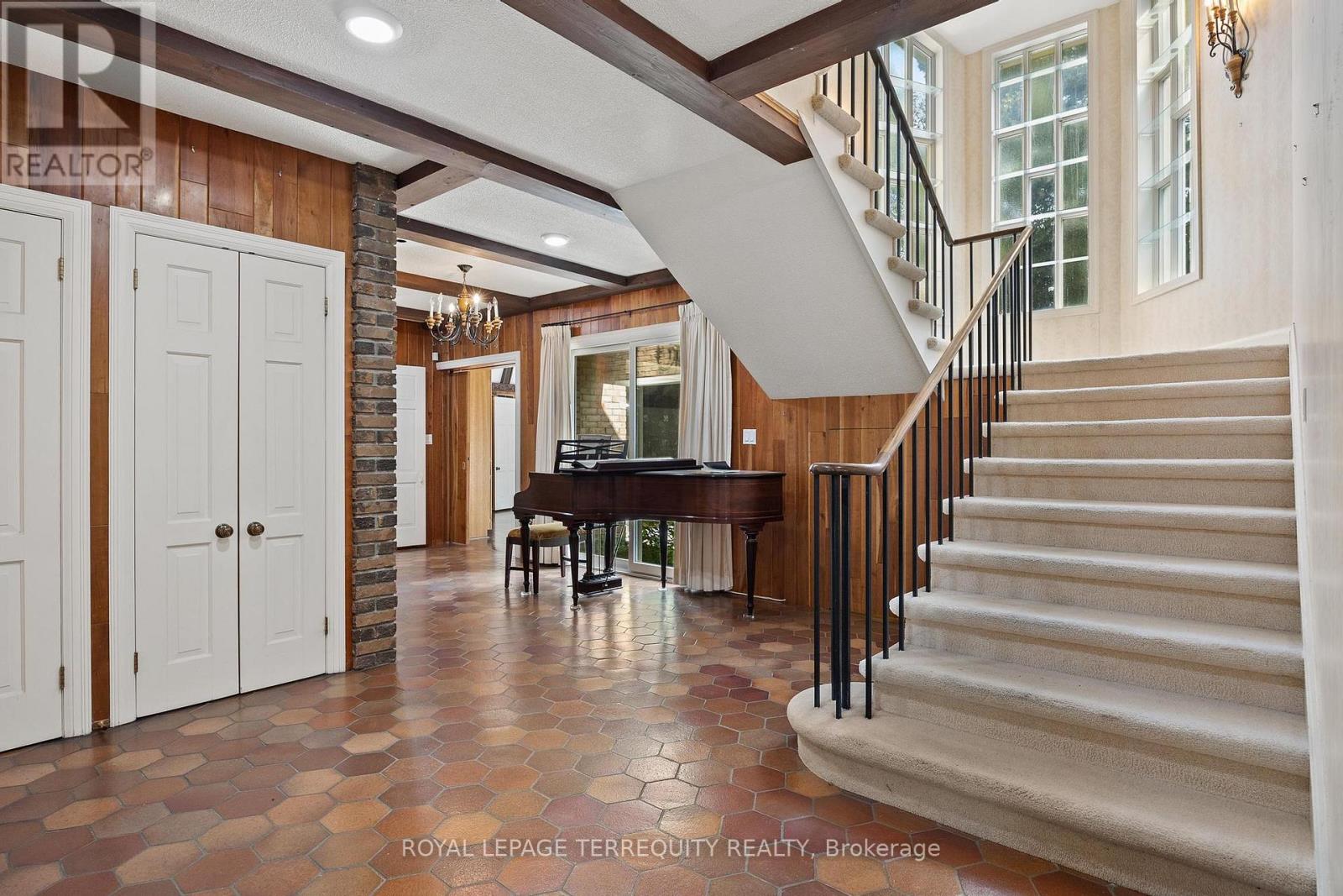 2 Chieftain Crescent, Toronto, Ontario  M2L 2H4 - Photo 6 - C12812110