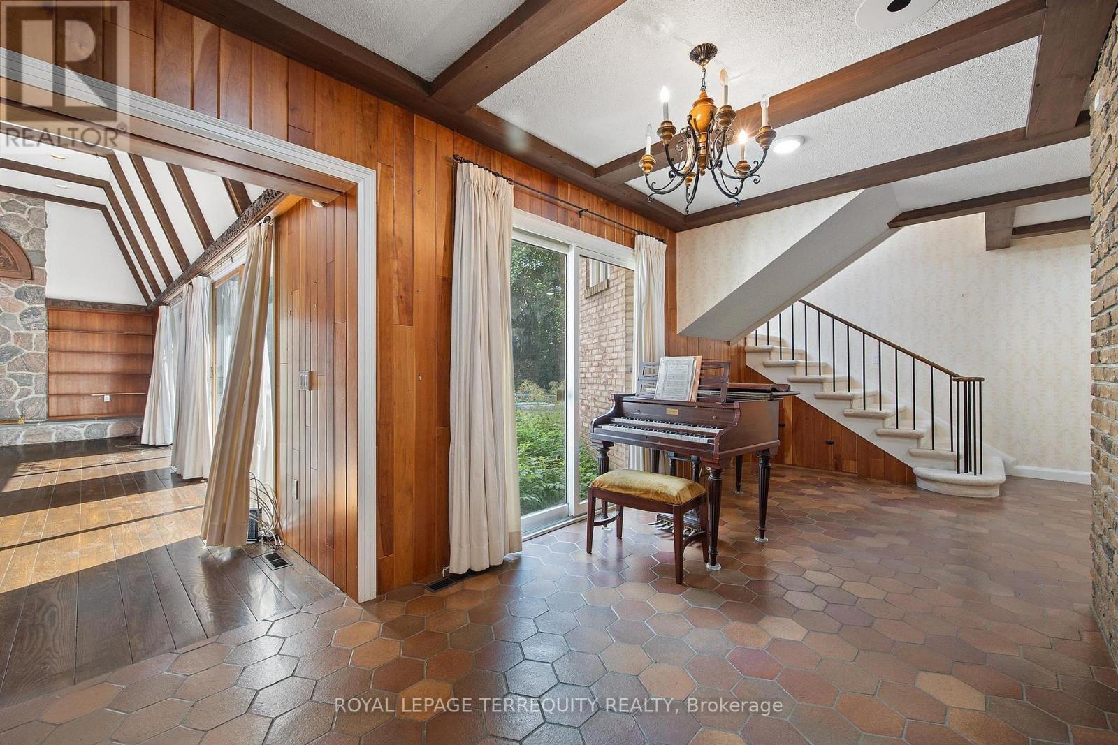 2 Chieftain Crescent, Toronto, Ontario  M2L 2H4 - Photo 7 - C12812110