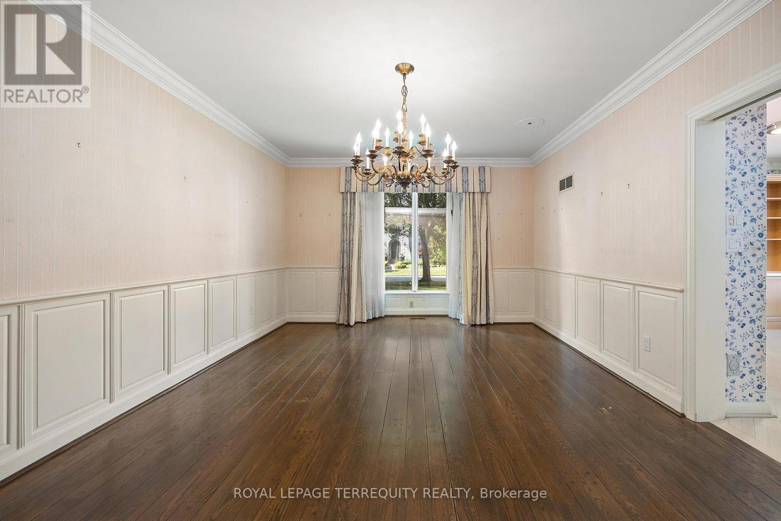 2 Chieftain Crescent, Toronto, Ontario  M2L 2H4 - Photo 9 - C12812110