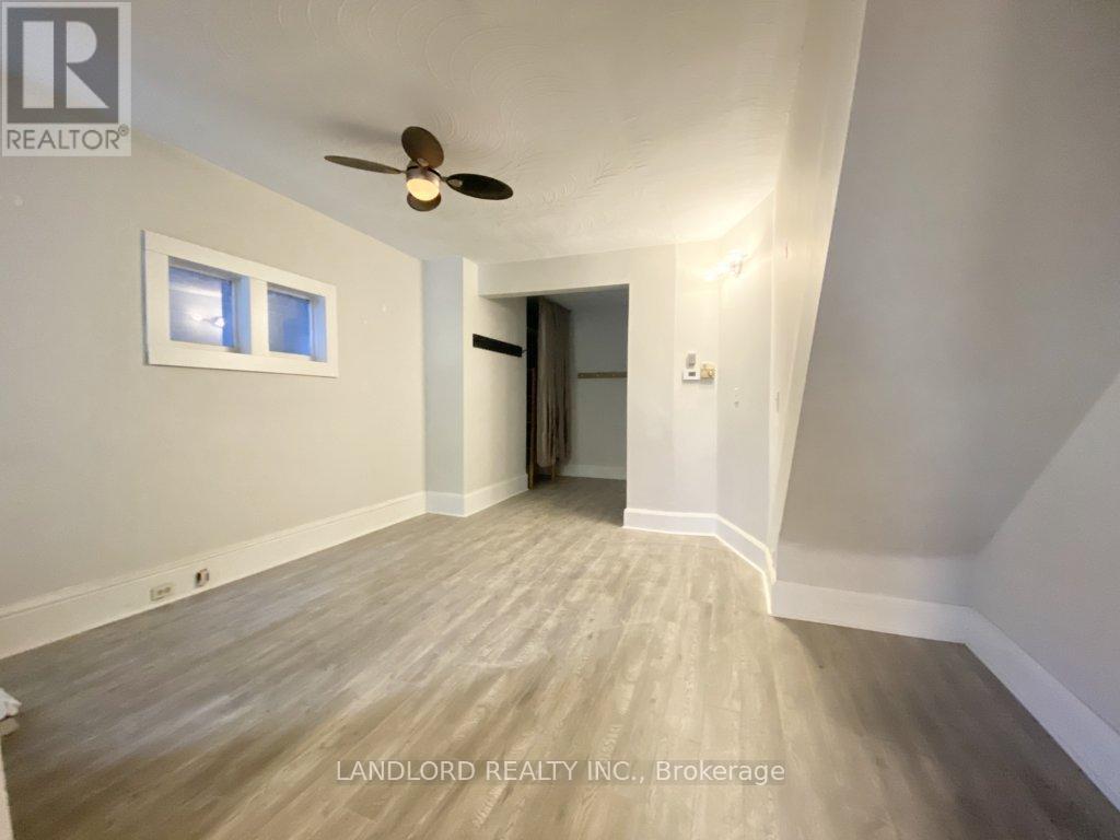 Main - 1078 College Street, Toronto, Ontario  M6H 1B3 - Photo 10 - C12812128