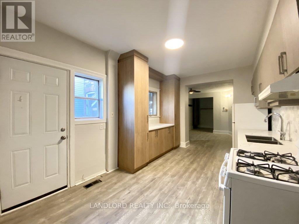 Main - 1078 College Street, Toronto, Ontario  M6H 1B3 - Photo 6 - C12812128