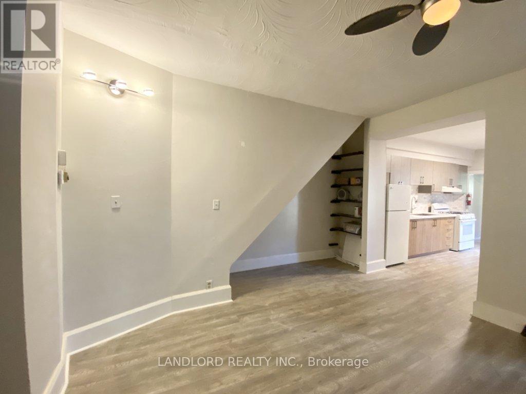 Main - 1078 College Street, Toronto, Ontario  M6H 1B3 - Photo 9 - C12812128