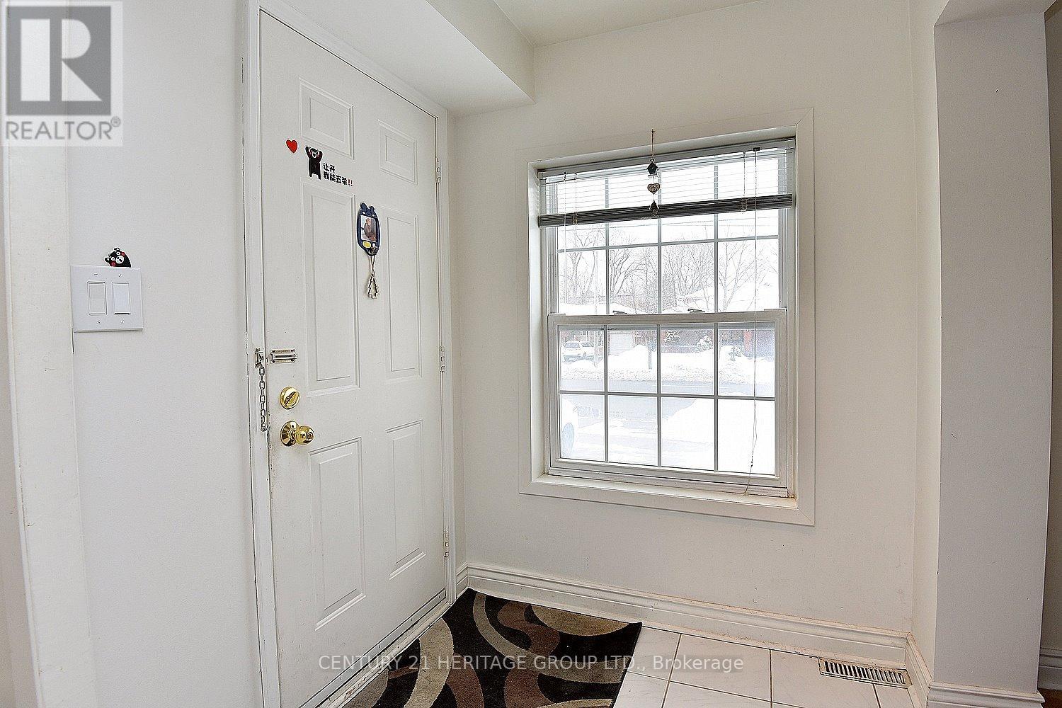 1022 Willowdale Avenue, Toronto, Ontario  M2M 3E1 - Photo 4 - C12812180