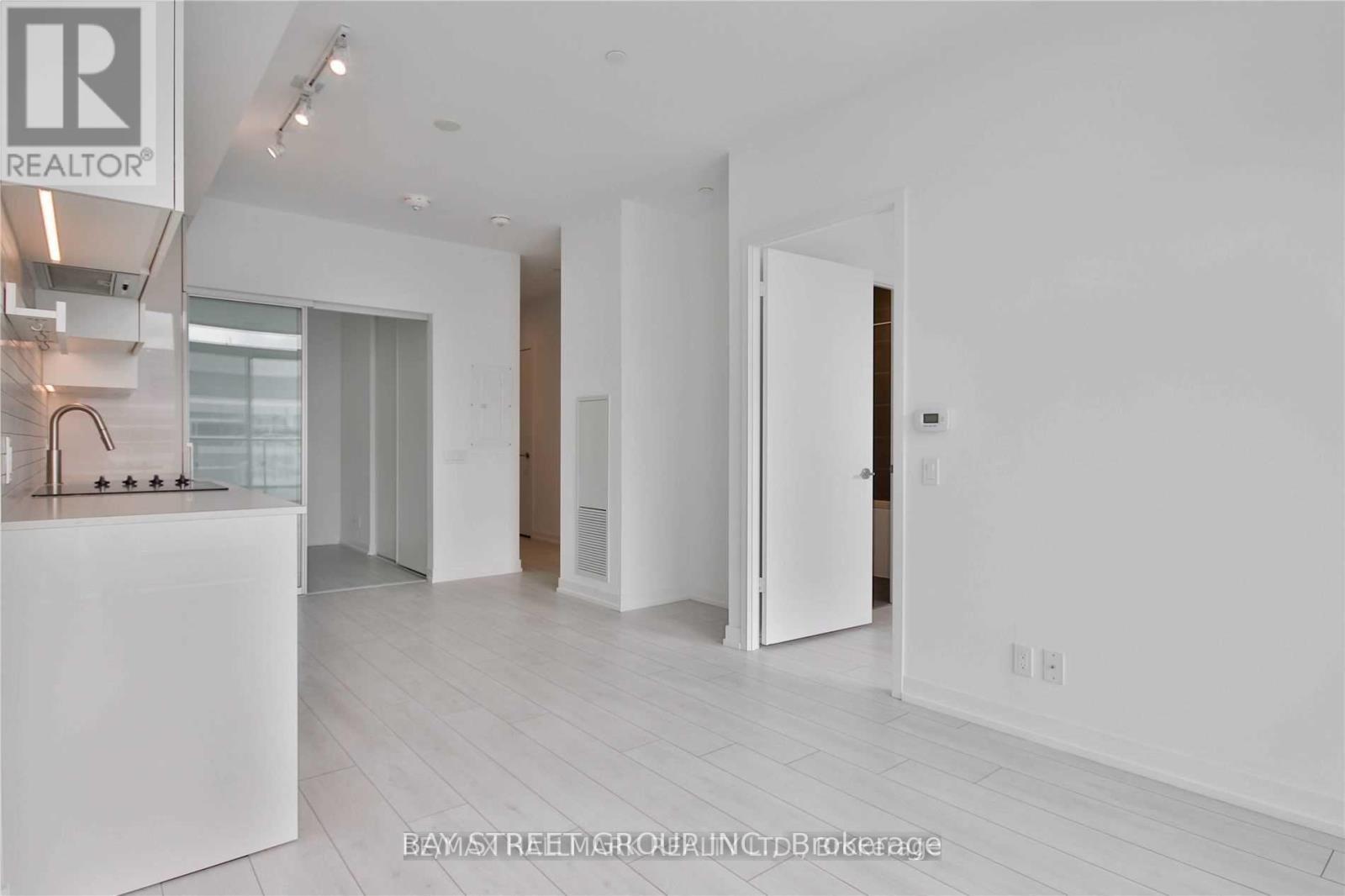 2601 - 5 Buttermill Avenue, Vaughan, Ontario  L4K 0J5 - Photo 5 - N12812256