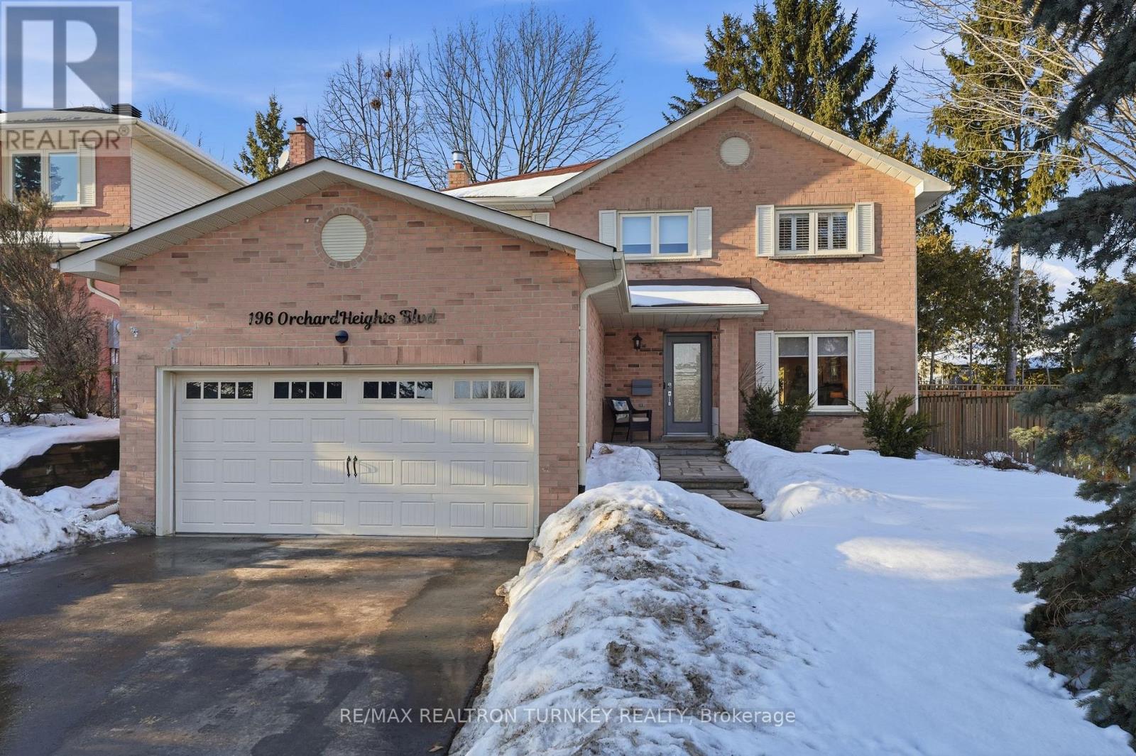 196 ORCHARD HEIGHTS BOULEVARD, Aurora, Ontario