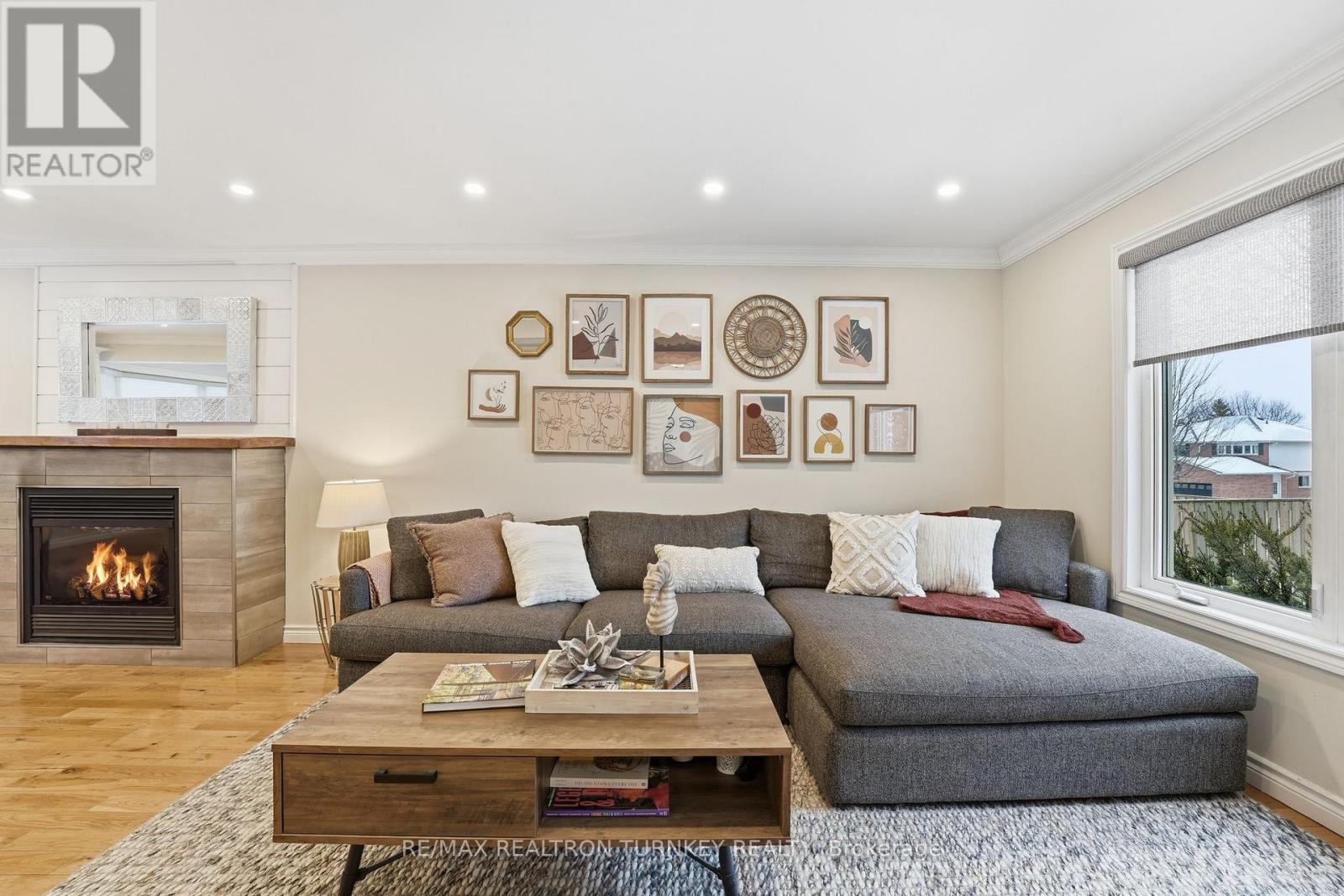 196 Orchard Heights Boulevard, Aurora, Ontario  L4G 4A8 - Photo 3 - N12812314