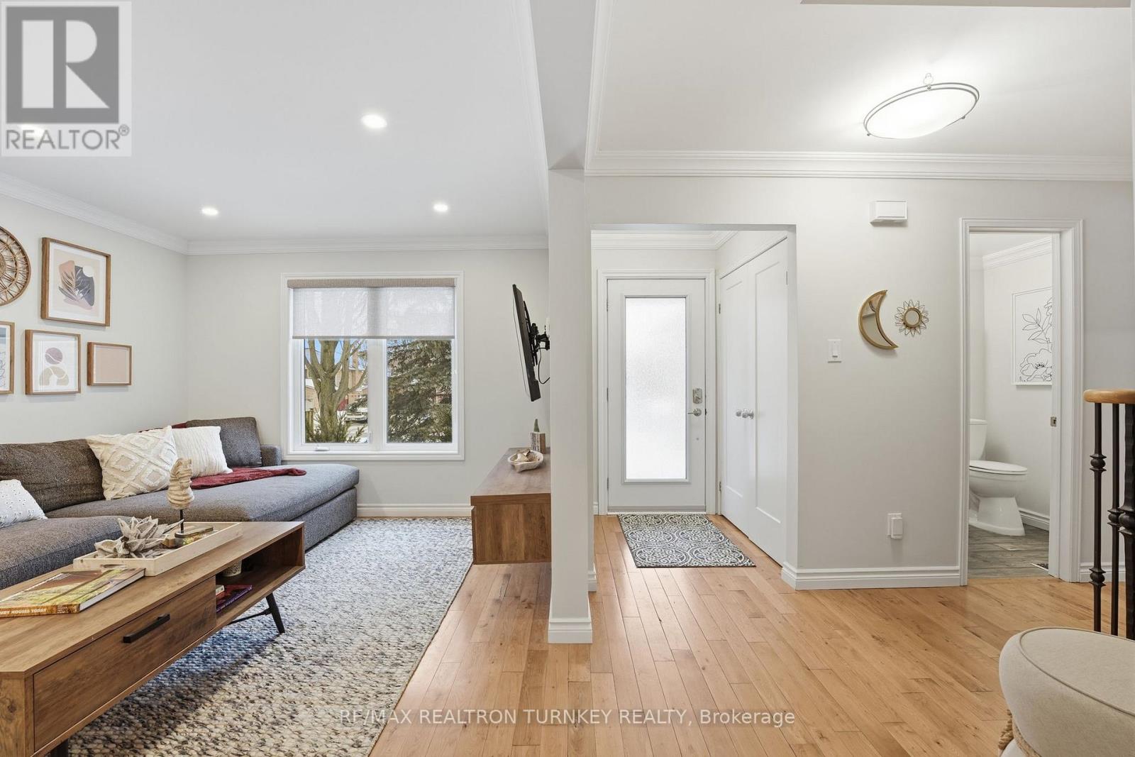 196 Orchard Heights Boulevard, Aurora, Ontario  L4G 4A8 - Photo 4 - N12812314