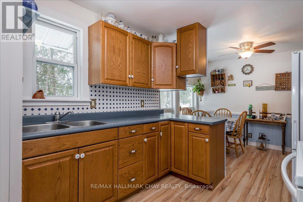 930 Gilmore Avenue, Innisfil, Ontario  L0L 1W0 - Photo 6 - N12812324