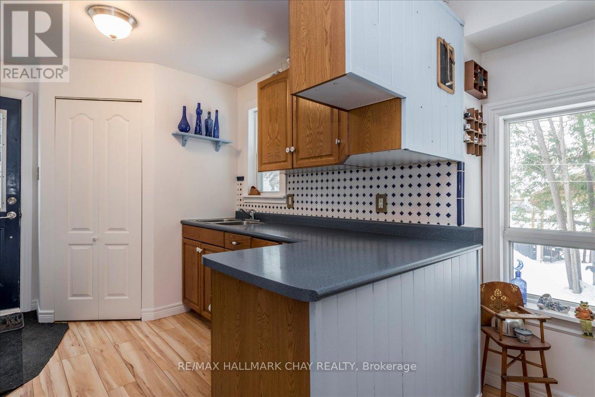 930 Gilmore Avenue, Innisfil, Ontario  L0L 1W0 - Photo 7 - N12812324