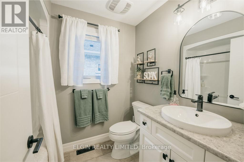 40 Glengariff Drive, Southwold, Ontario  N5P 3T2 - Photo 12 - X12808364