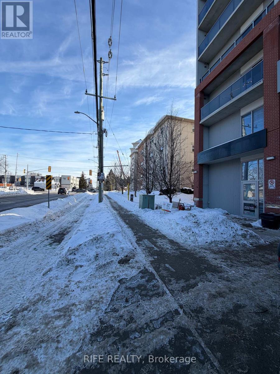 513 - 365 Albert Street, Waterloo, Ontario  N2L 0G6 - Photo 3 - X12649852