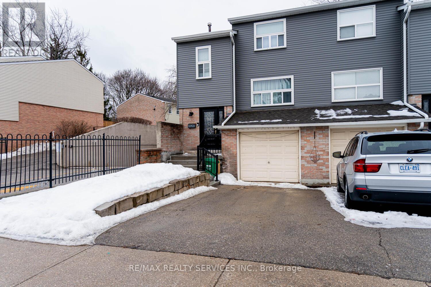 145 - 1050 Shawnmarr Road, Mississauga, Ontario  L5H 3V1 - Photo 3 - W12812108