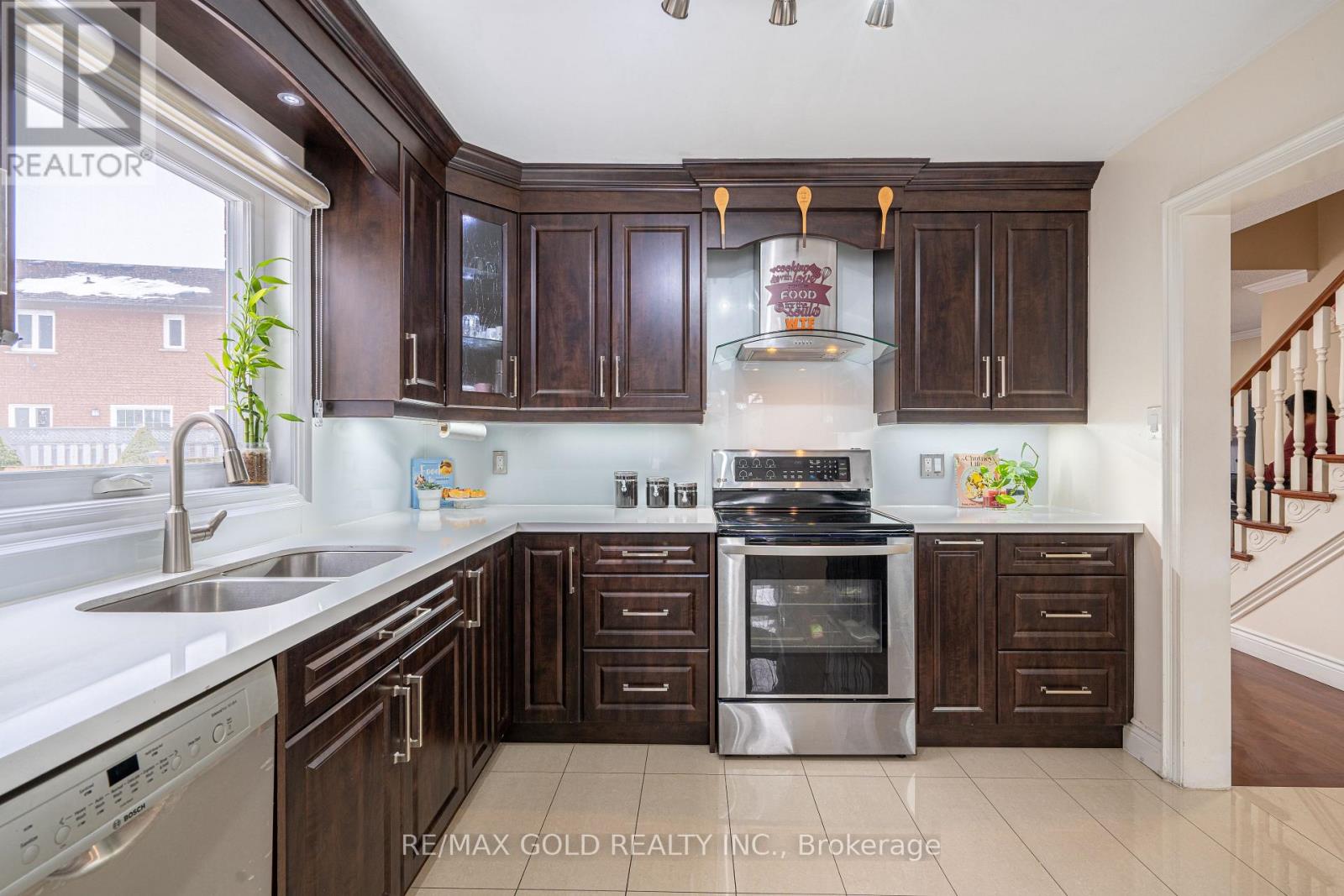 15 BARRIER REEF LANE, Brampton, Ontario