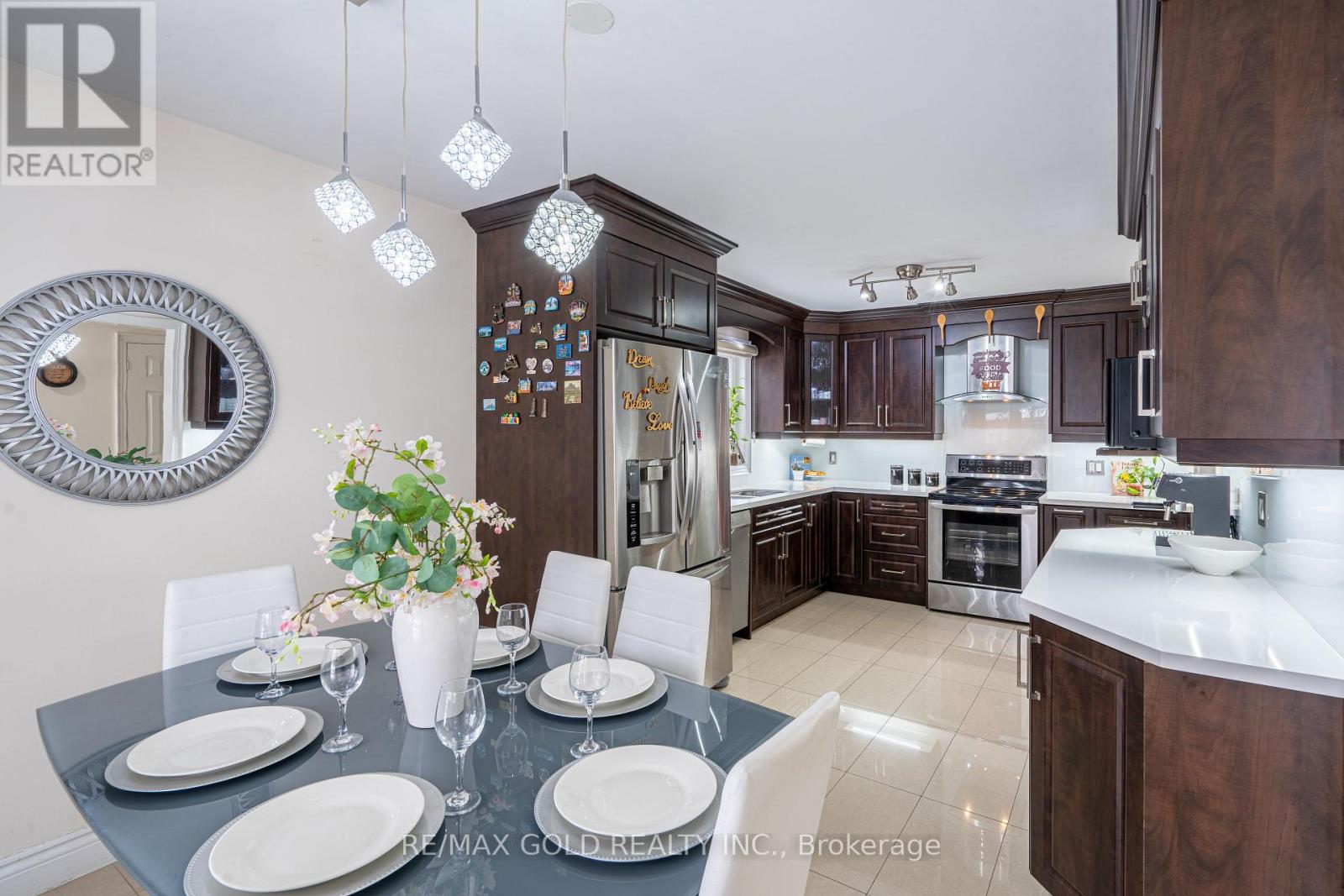 15 Barrier Reef Lane, Brampton, Ontario  L6R 2A7 - Photo 2 - W12812118