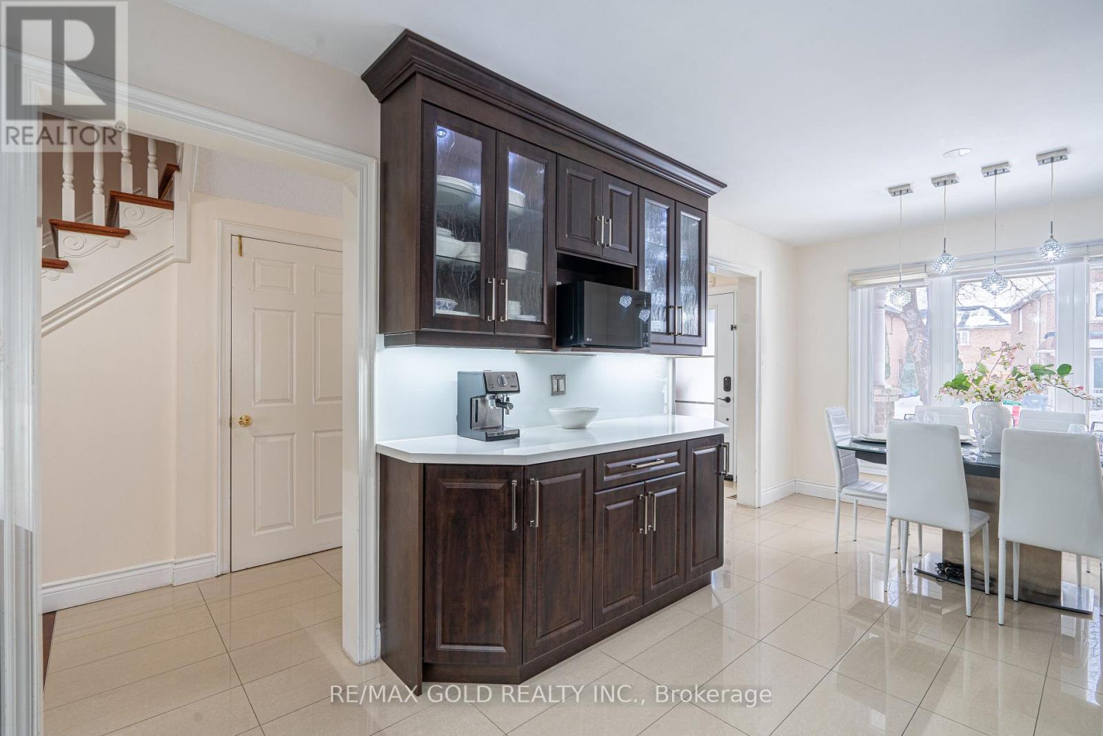 15 Barrier Reef Lane, Brampton, Ontario  L6R 2A7 - Photo 5 - W12812118