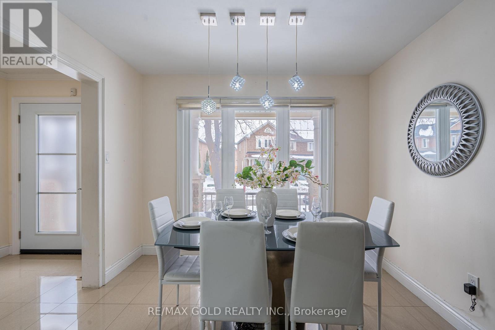 15 Barrier Reef Lane, Brampton, Ontario  L6R 2A7 - Photo 8 - W12812118