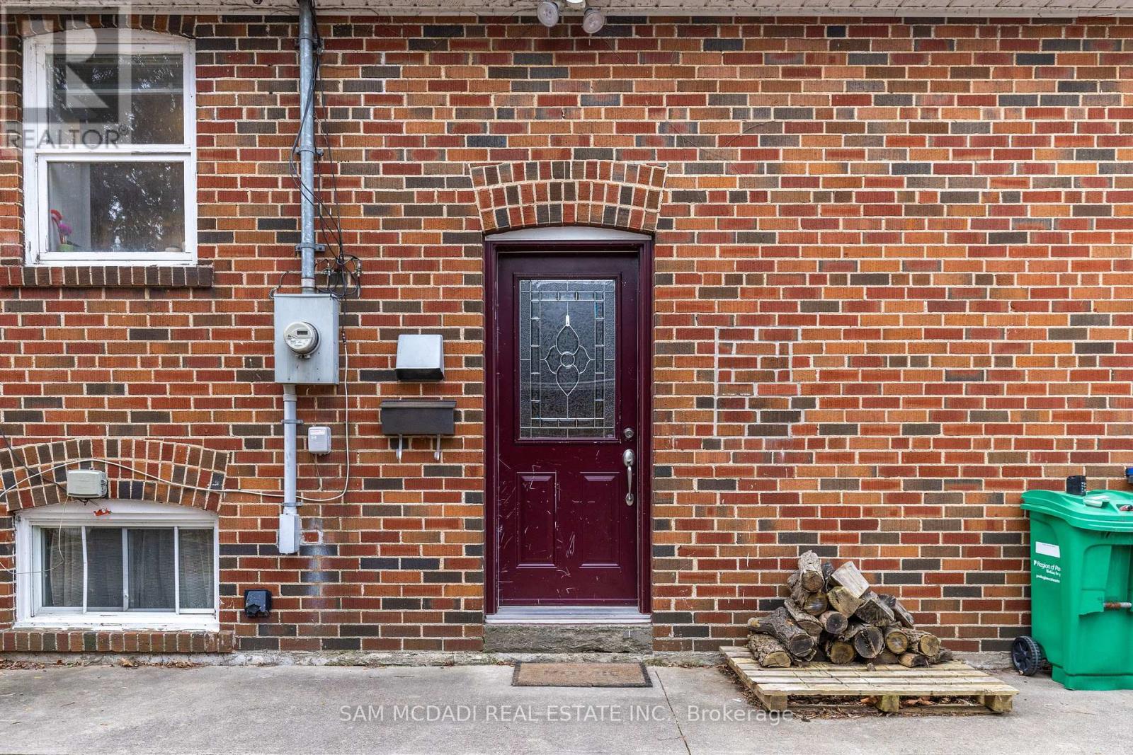 70 High Street W, Mississauga, Ontario L5H 1K2 - Photo 3 - W12812130