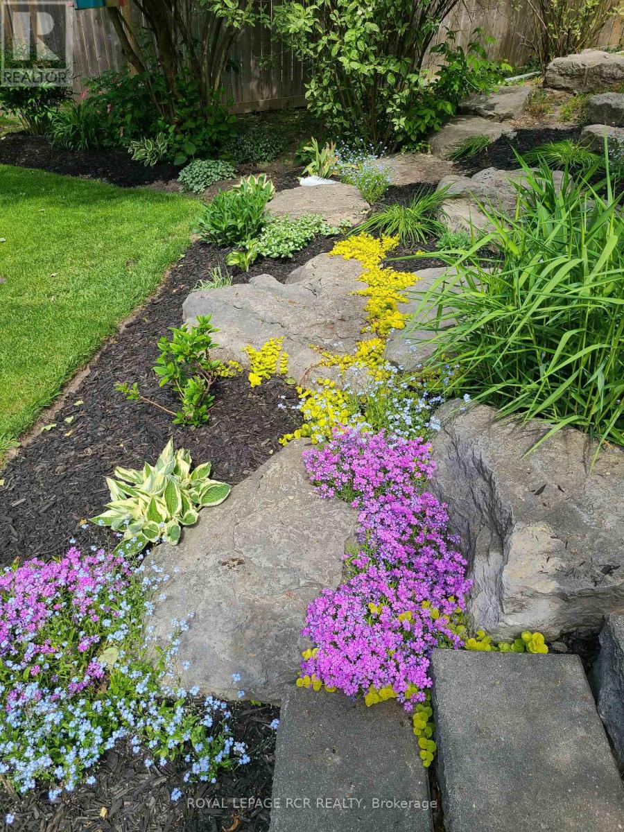 17 First Avenue, Orangeville, Ontario  L9W 1H7 - Photo 4 - W12812230