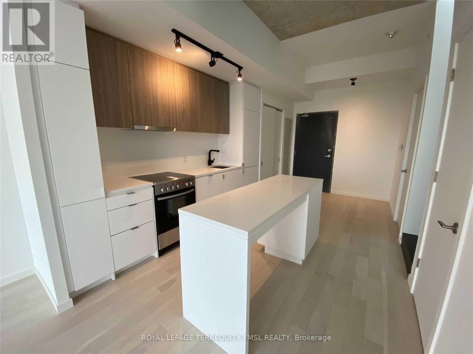 816 - 7 Smith Crescent, Toronto, Ontario  M8Z 0G3 - Photo 10 - W12812266